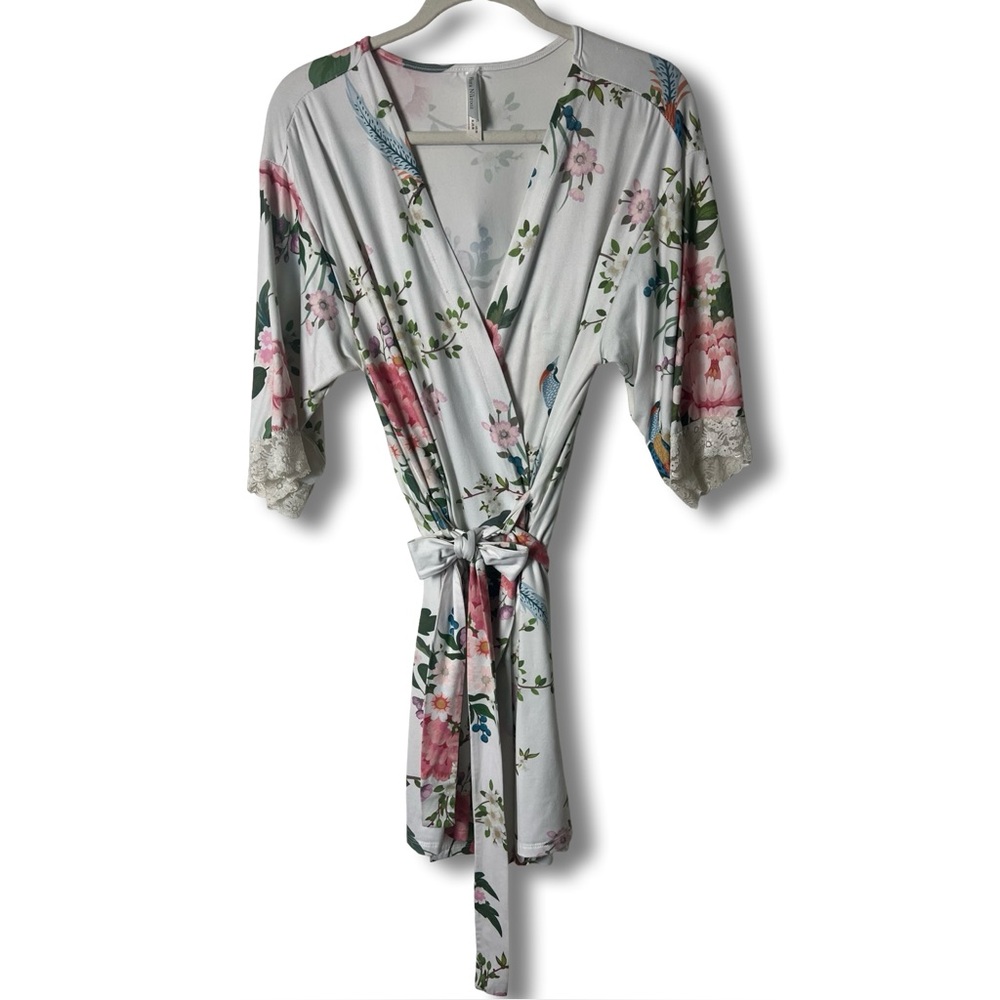Flora Nikrooz Floral Bird Print Wrap Kimono Robe Lace Cuff 2 Pocket White Sz. XS